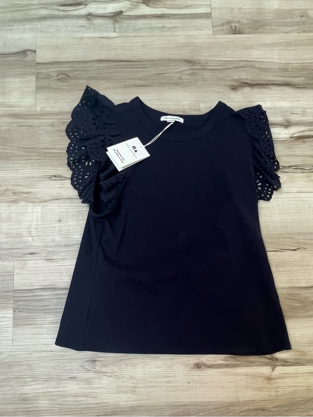 Free Assembly Navy Blue Eyelet Flutter Sleeve Top size large